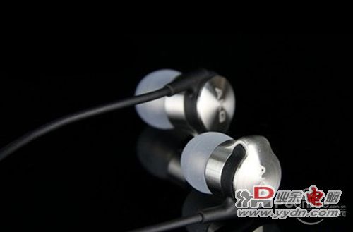 AKG K3003