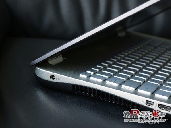 搭载AMD FX7600处理器 华硕新本N551ZU评测